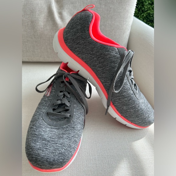 Skechers Wide Fit Air-Cooled Memory Foam - Picture 4 of 4